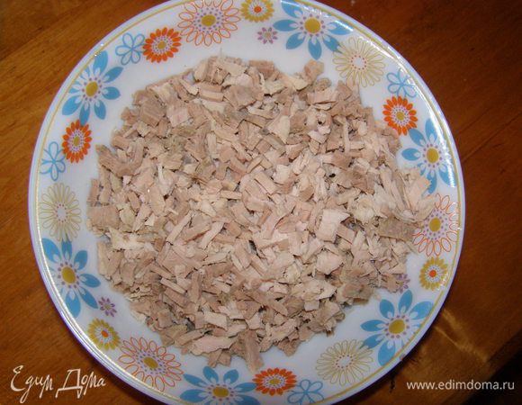 Отварное мясо мелко нарезать