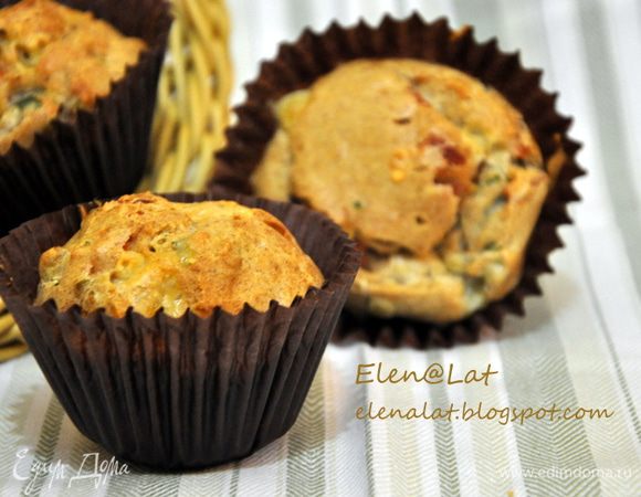 Выпекать при 170С примерно 20 мин. Готовность проверить зубочисткой
Дать кексикам остыть.
Кексы очень вкусные и без всякого украшения,