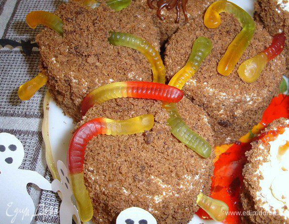 украшаем по желанию.. это червяки выходящие из земли..