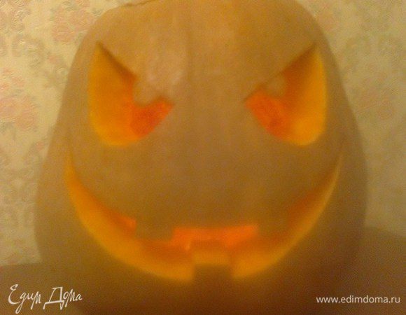 а это тыква которую, решила вырезать..страшно получилось..