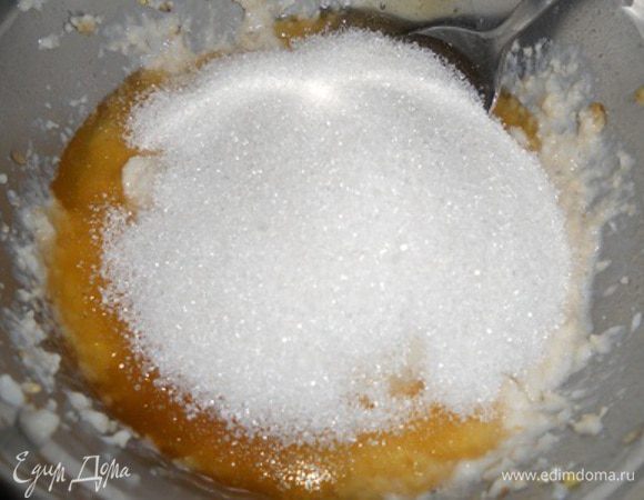 добавить сахар и перемешать