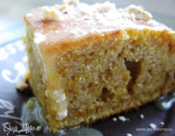 Вкусно просто с чаем, а можно полить пирог и посыпать его орешками. Также хорош при подаче с печеными яблоками и др. фруктами. Приятного аппетита! Пирог вот этот http://www.edimdoma.ru/retsepty/32020-tykvennye-batonchiki-zolotaya-osen.