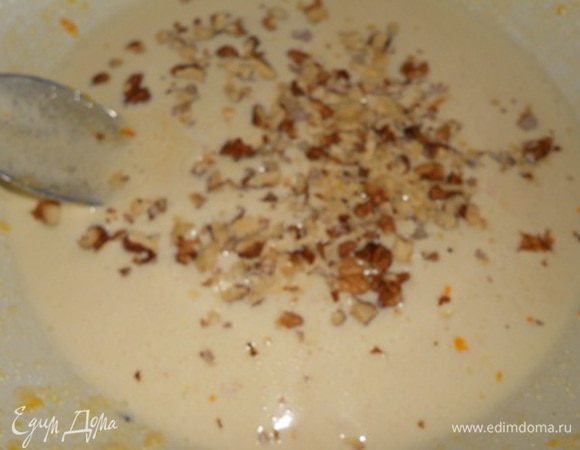 добавить измельченные орехи