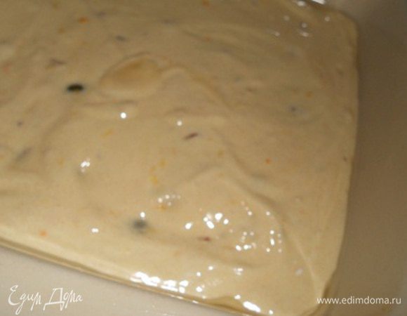 тесто кладем в смазанную маслом форму