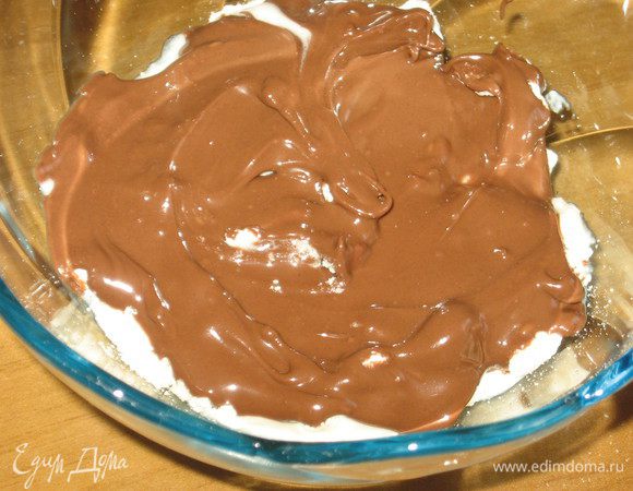 затем слой  шоколадной пасты