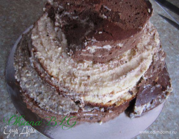 После охлаждения торт обрезать сформировав необходимую форму.