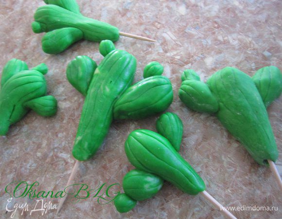 Закрепить на зубочистку, оставить высыхать.