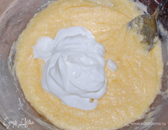 сметану,перемешала,