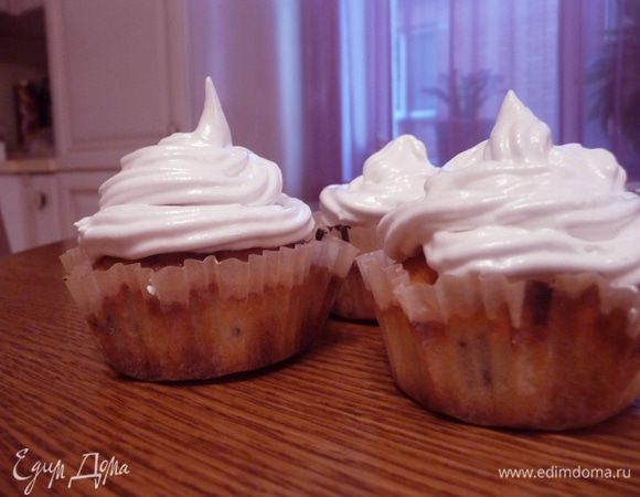 Маффины:
Масло комнатной темп. с сахаром и взбить добела. По одному ввести яйца. Добавить пек. порошок, соль и ваниль. Добавить муку и молоко одновременно.  Всыпать порезанный шоколад и орехи и аккуратно перемешать.
Лучше дать тесту постоять минут 10, уже после того, как разложили по формам. Тогда маффины подымутся лучше.
Духовку разогреть до 190*С, испечь  до золотистого цвета. Выпекаются 10-20 минут.