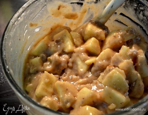 Затем ввести  муку и вновь смешать все.