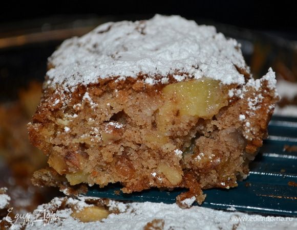 Выложить все в приготовленную квадратную форму. И выпекать примерно 40 мин. или до золотистого цвета. Достать из духовки, дать остынуть 30 мин. Порезать на 12 кусочков. Подаем к столу. Приятного аппетита.