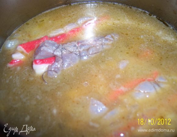 положить рулетики и соевый соус, разведённый с водой (в стакан на 1/3 налить соевый соус и долить воды, чтоб стакан был полным), тушить накрыв крышкой 5минут