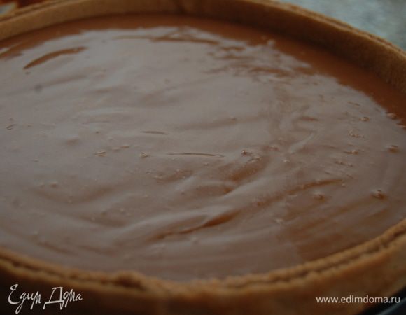 Вылить йогуртовый крем поверх крема из маскарпоне. Поставить в холодильник. 