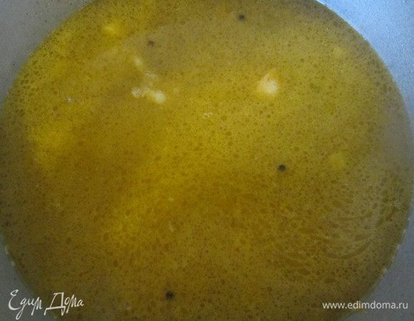 Налить воды и варить минут 30 до готовности.