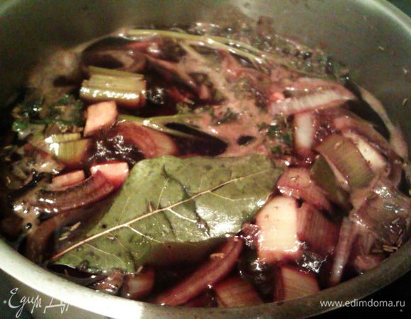 Доводим до кипения и кипятим смесь 5 мин, даем остыть.