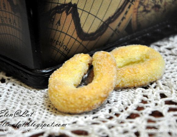 Печеньки безумно вкусные, хрустящие))) Попробуйте, и вам обязательно понравится, мои дети таскали еще не остывшие печенья, и даже маленький годовалый мой сынок предпочел эти печенья своим детским))) Приятного аппетита!!!