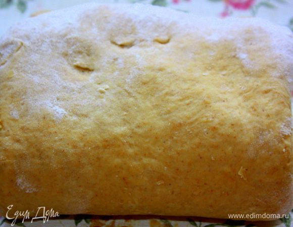 Перевернуть швом вниз. Уложить в емкость, припыленную мукой, накрыть пленкой и оставить выбраживать 1 -1,5 часа при 28-30С. 