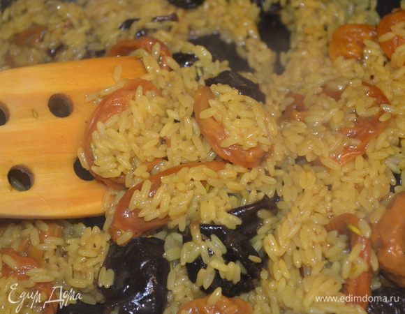 получается вот такая начинка, напоминающая плов - очень ароматная!!!