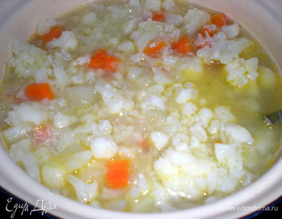 Добавить капусту, потушить все вместе пару минут. Пюрировать с помощью блендера.