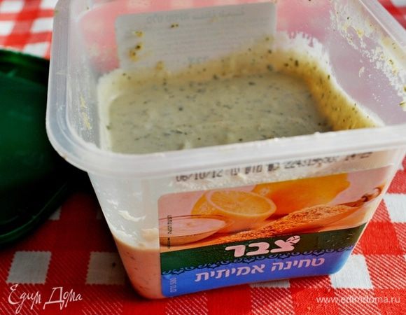 Это тахина(тхина,тахини),а по русски-кунжутная паста.