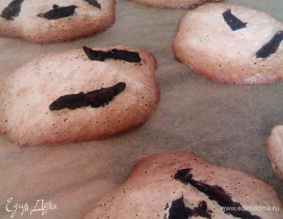 Печеньки должны немного подсохнуть и стать карамельного цвета.