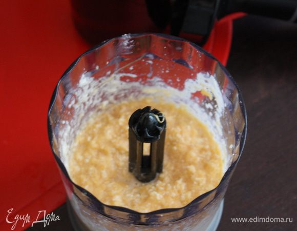 Растереть сл. масло с сахаром,  добавить яйца,  лимонный сок, цедру,тыкву и перемешать. Я все смешивала в чаше блендера, потратила минуты 3 наверное на все)