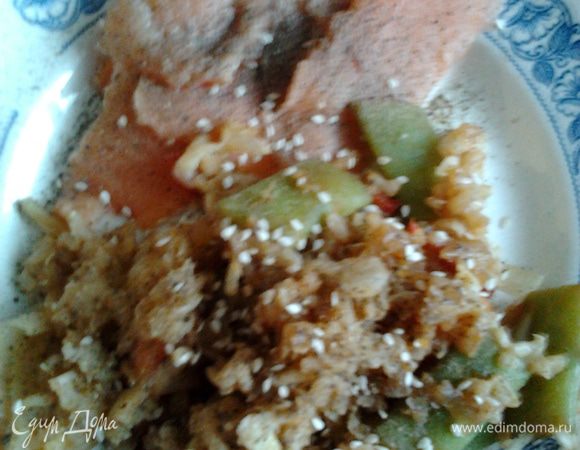 <font style="vertical-align: inherit;"><font style="vertical-align: inherit;">Выкладываем на тарелку, посыпаем сверху кунжутом и молотым черным перцем. </font><font style="vertical-align: inherit;">Приятного аппетита.</font></font>