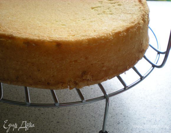 Дать коржам остыть. 