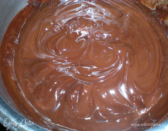Глазурь: Растопить шоколад с 2-мя ложками сливочного масла. 