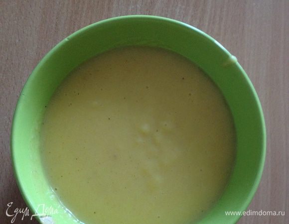 Раскладываем суп по тарелкам, кушать подано! Этот суп хорошо сочетать с чесночными гренками.