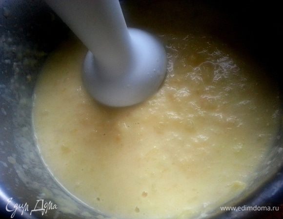 Взбиваем тыкву в пюре...