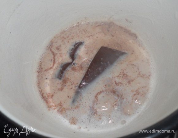 молоко закипятить и погрузить в него шоколад