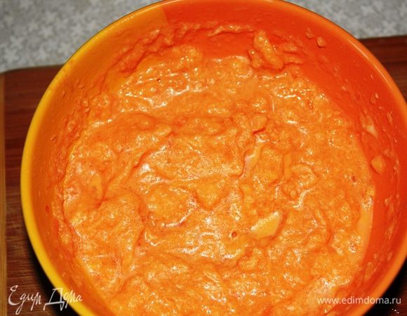 Взбить все блендером до однородной массы и смешать с макаронами.