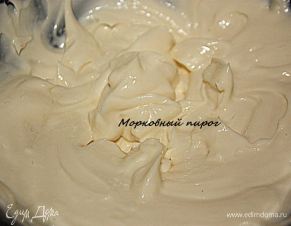 Готовим крем. Творог перетераем с сахарной пудрой до кремообразного состояния