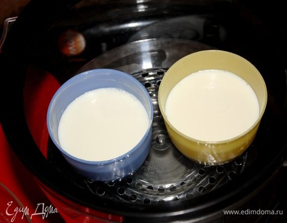 Ставим в пароварку на 12 минут (или на водяную баню).