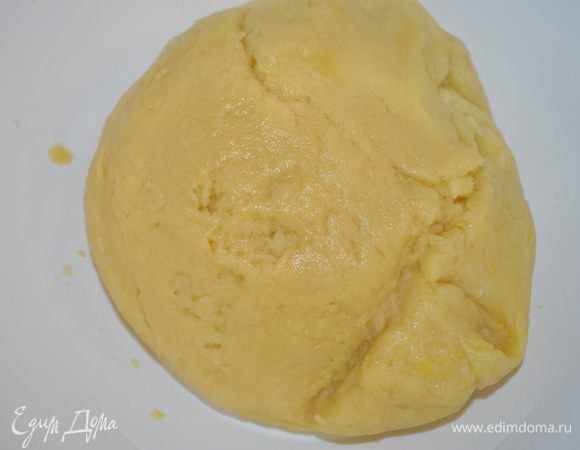 скатываем его в шар