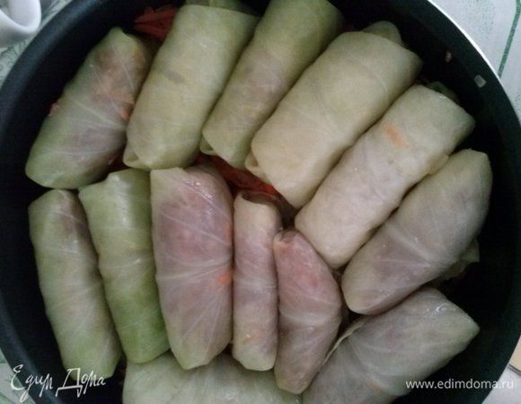 Лук мелко нарезать.
Морковь натереть на мелкой терке.