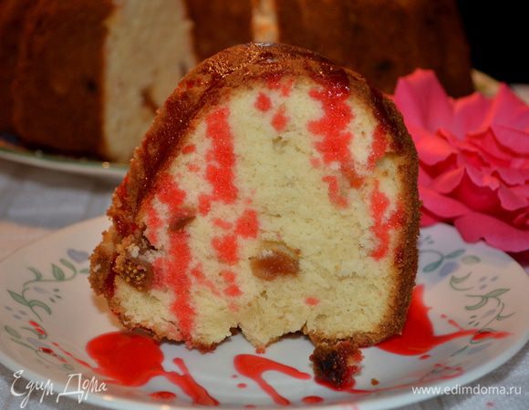 Глазурь: разогреем в кастрюльке джем на сред. огне Как только он станет жидким снимаем с огня. Добавляем Марсалу и перемешиваем. Кисточкой распределяем глазурь по кексу. И подаем к столу /я использовала клубничный сироп/.