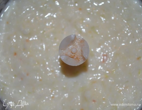 лук и разбухший хлеб изрубить в блендере в пюре - я так всегда делаю в котлеты, т к мне кажется получается гораздо сочнее, и я не люблю, когда попадаются куски лука. 