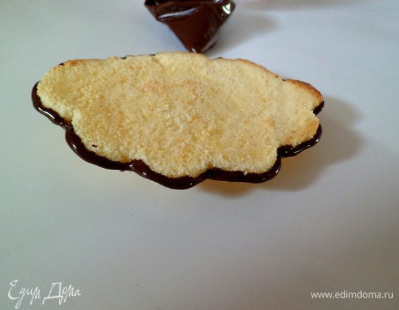 Украшаем растопленным в микроволновке шоколадом 