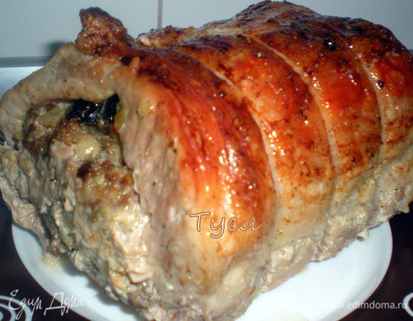 Когда мясо достанете из духовки его нужно накрыть фольгой и оставить на 15-20 мин. для отдыха и умиротворения со всеми ингредиентами.