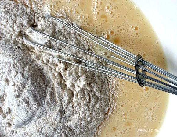 Если нет блинной муки,берите простую,но с содой тогда! В блинной уже есть сода...