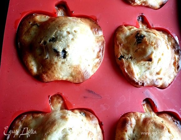 Отправляем выпекаться в разогретую духовку примерно на полчаса. Получилось 6 волшебных яблочек...