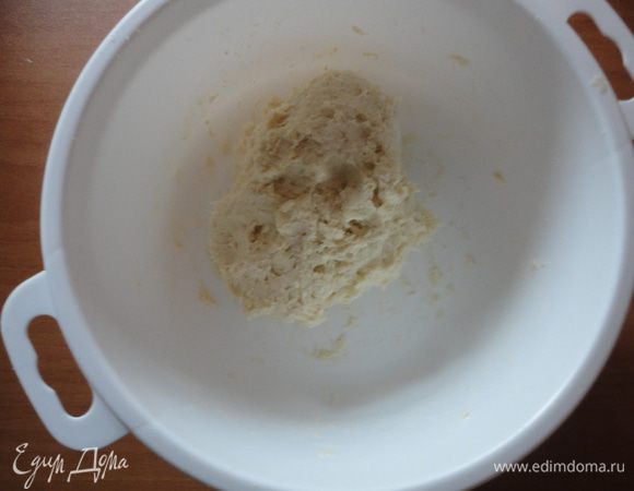  Замесить эластичное тесто.                                  