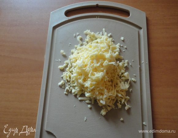  Сыр натереть на крупной терке.                                                              