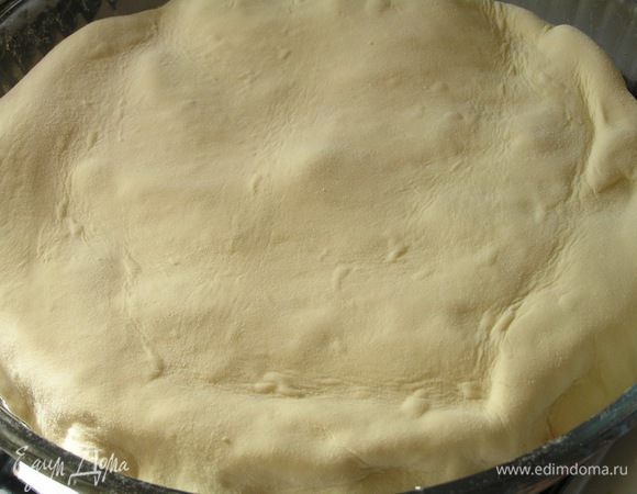 накрыть фрукты, слегка подоткнув края.