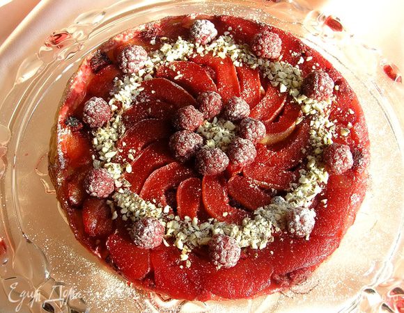 Украсить малиной, рубленным миндалем и сахарной пудрой. Приятного аппетита! :)