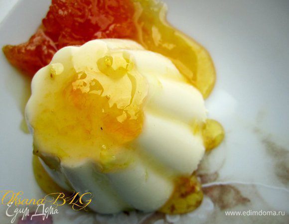 Достать десерт из формочек, полить джемом.
Приятного вам аппетита.)!