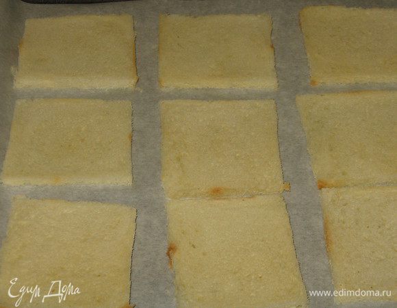 выкладываем хлеб на пергамент