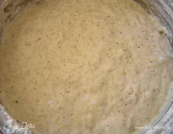 замесить не очень крутое тесто,